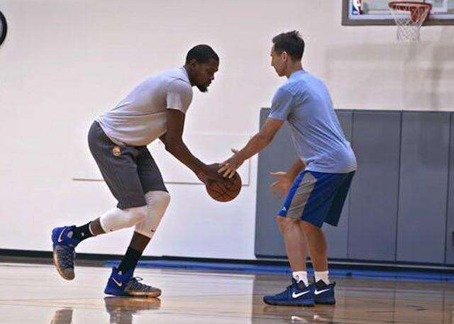 定让他从右 定让他从右