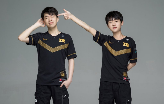 尤其是在总 尤其是在总